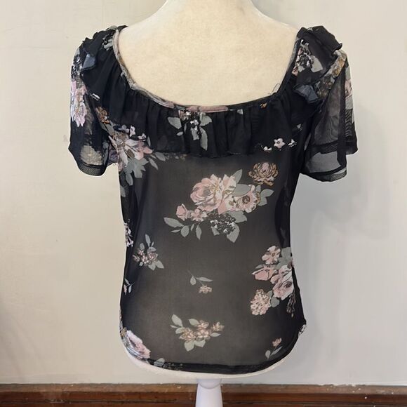 Almost Famous black floral sheer short sleeve top Ruffle neckline Size XL EUC - Picture 6 of 9